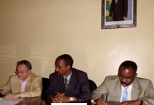 Dr Ramdane (au centre) : Photo : AMI