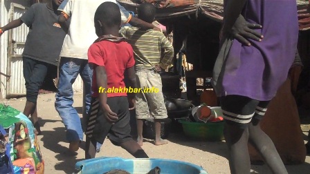 ENfants dans un quartier pauvre de Nouakchott (photo: Alakhbar.info)